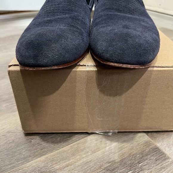 Hugo Boss Navy slip on size 11 - Picture 4 of 10